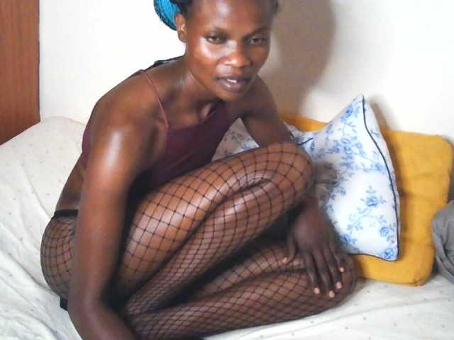 Suzyb live cam on BongaCams