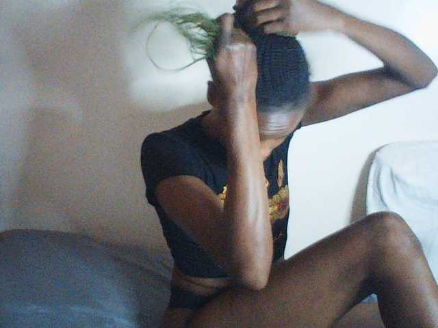 Suzyb live cam on BongaCams