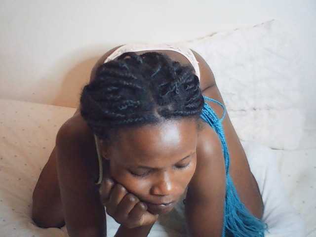 Suzyb live cam on BongaCams