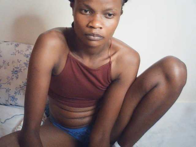 Suzyb live cam on BongaCams