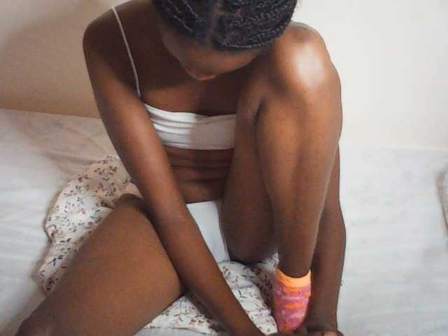 Suzyb live cam on BongaCams