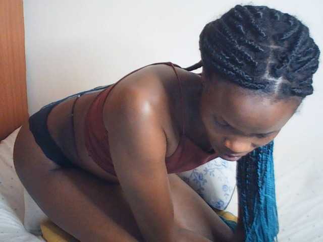 Suzyb live cam on BongaCams