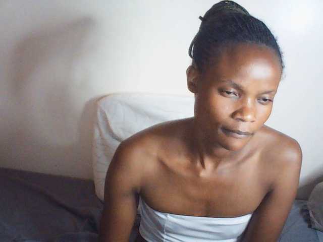 Suzyb live cam on BongaCams