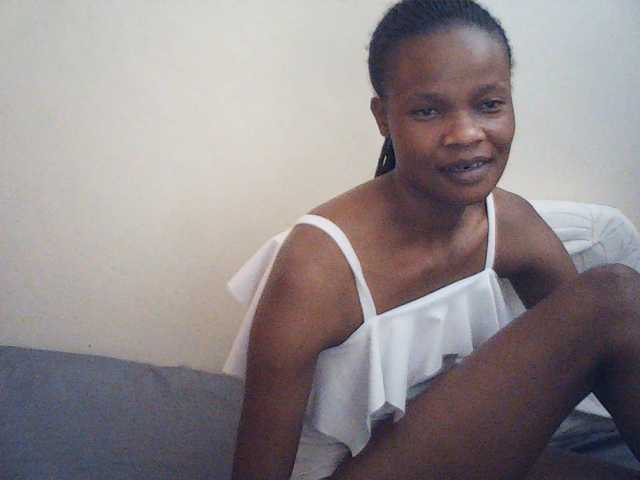 Suzyb live cam on BongaCams