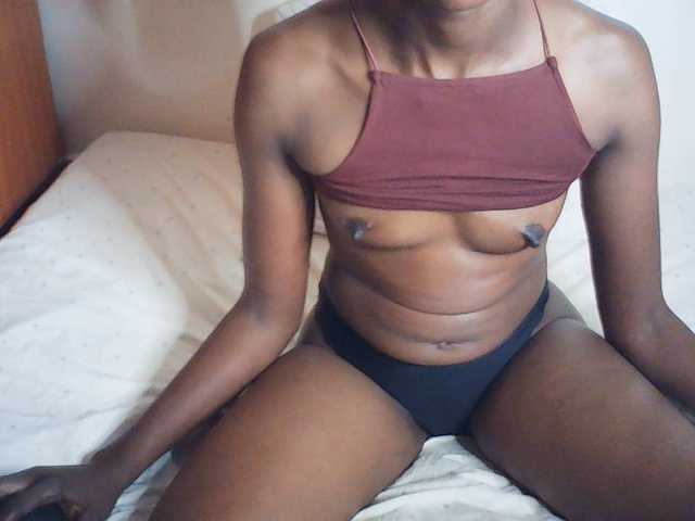 Suzyb live cam on BongaCams