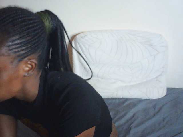 Suzyb live cam on BongaCams