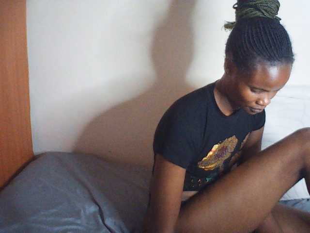 Suzyb live cam on BongaCams