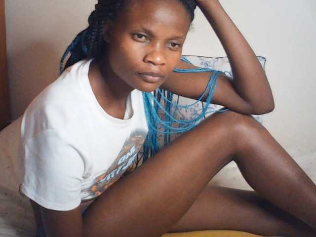 Suzyb live cam on BongaCams