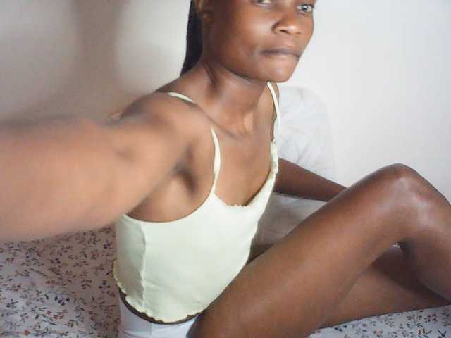 Suzyb live cam on BongaCams