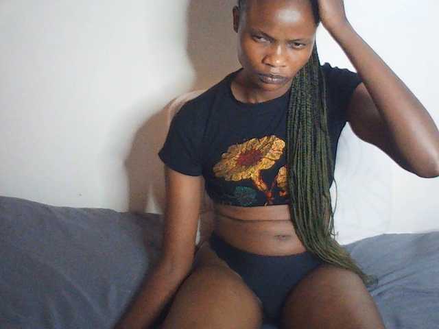 Suzyb live cam on BongaCams
