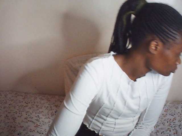 Suzyb live cam on BongaCams