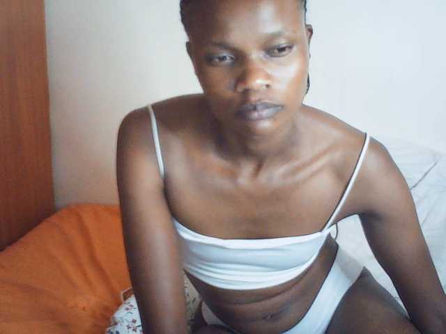 Suzyb live cam on BongaCams