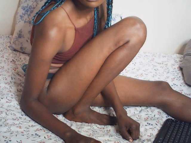 Suzyb live cam on BongaCams