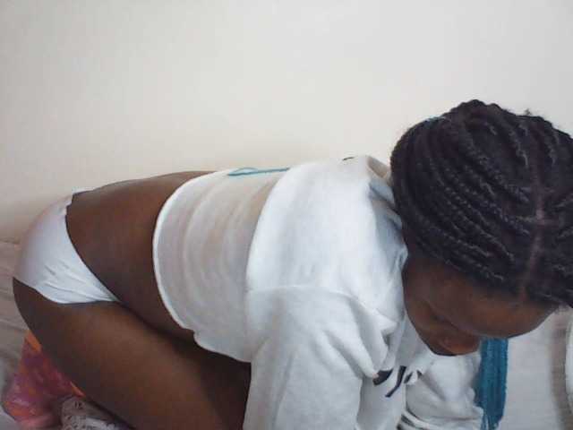 Suzyb live cam on BongaCams