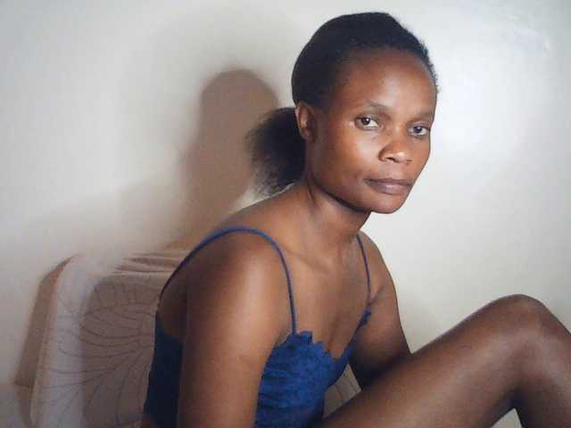 Suzyb live cam on BongaCams