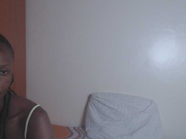 Suzyb live cam on BongaCams