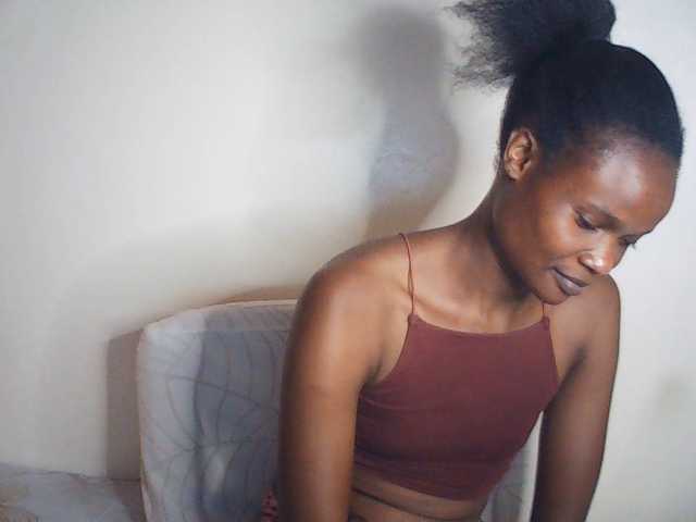 Suzyb live cam on BongaCams