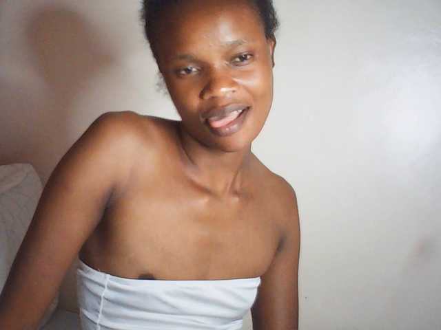 Suzyb live webcam show