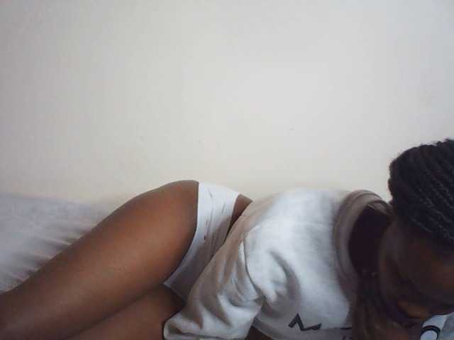 Suzyb live cam on BongaCams