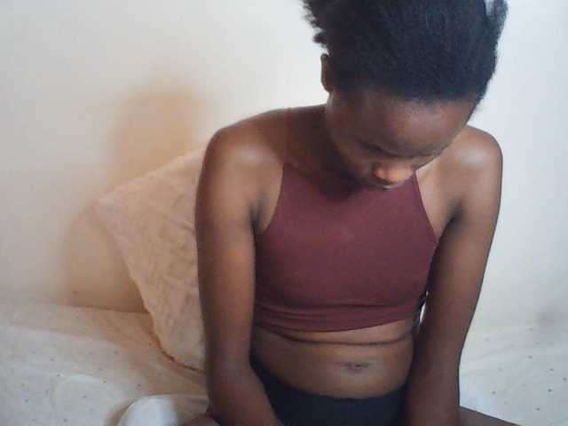 Suzyb live cam on BongaCams