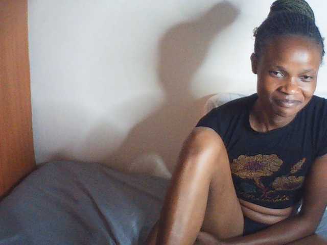 Suzyb live webcam show
