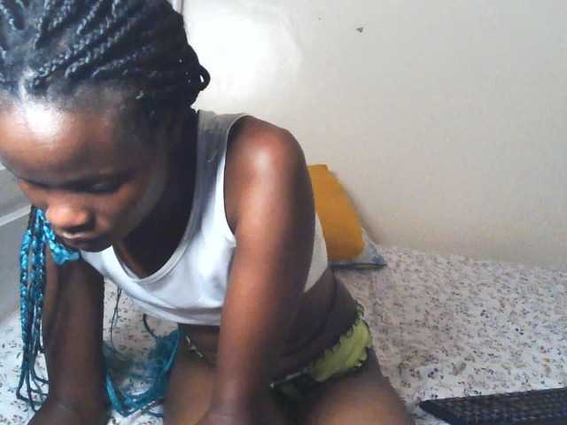 Suzyb live cam on BongaCams
