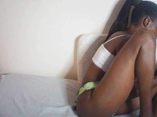 Suzyb live cam on BongaCams