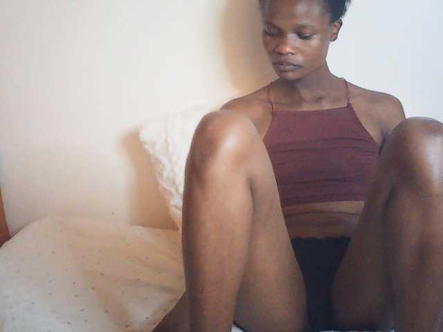 Suzyb live cam on BongaCams