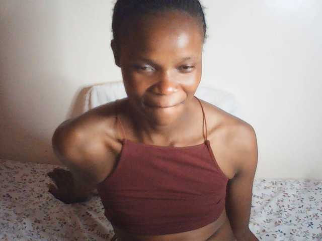 Suzyb live cam on BongaCams