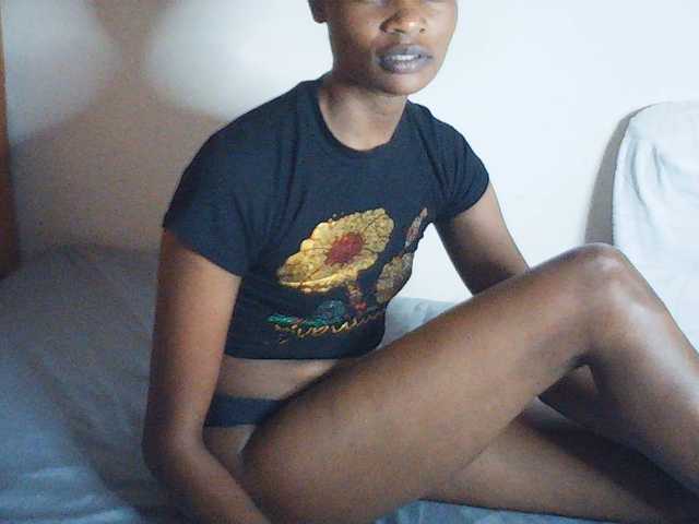 Suzyb live cam on BongaCams