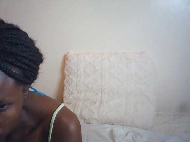 Suzyb live cam on BongaCams