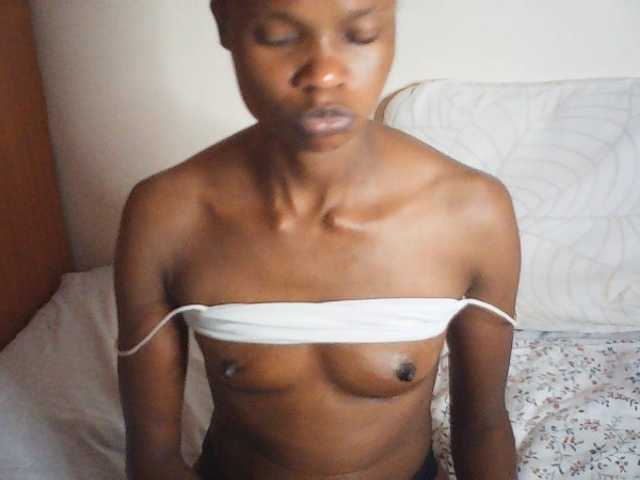 Suzyb live cam on BongaCams