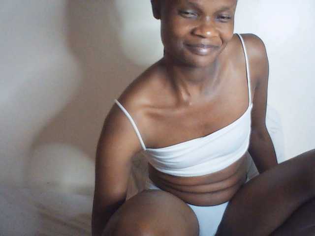 Suzyb live cam on BongaCams