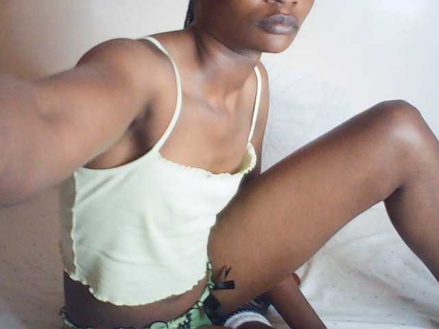 Suzyb live cam on BongaCams