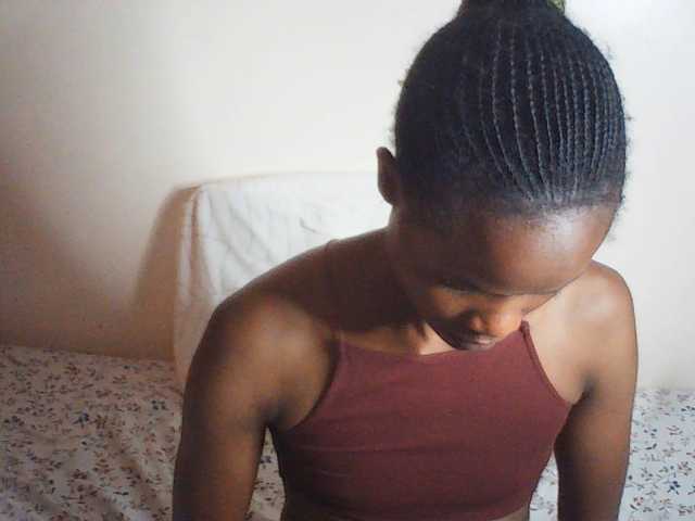 Suzyb live cam on BongaCams
