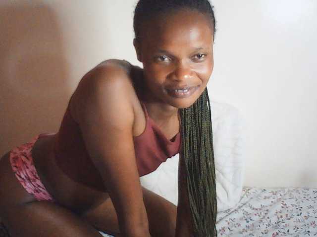 Suzyb live cam on BongaCams