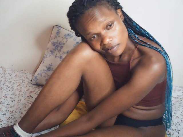 Suzyb live cam on BongaCams