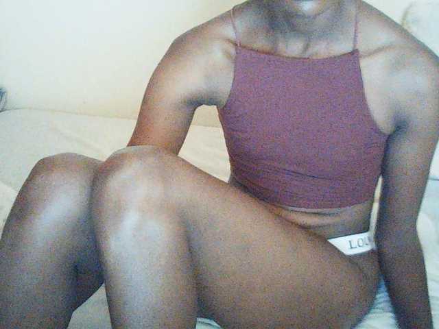 Suzyb live cam on BongaCams