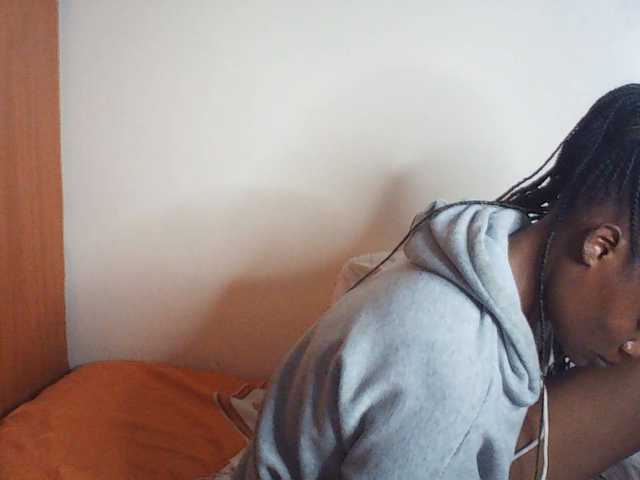 Suzyb live cam on BongaCams