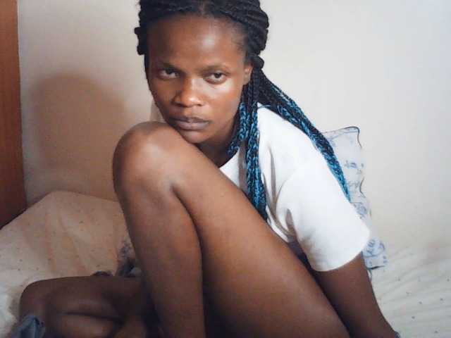 Suzyb live cam on BongaCams
