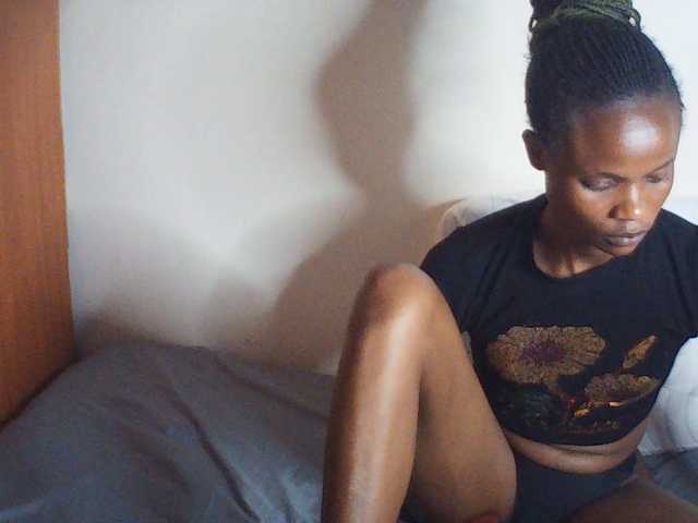 Suzyb live cam on BongaCams
