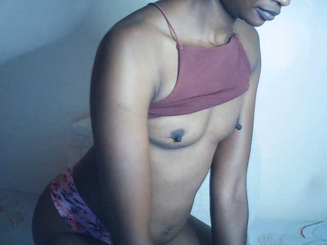 Suzyb live cam on BongaCams