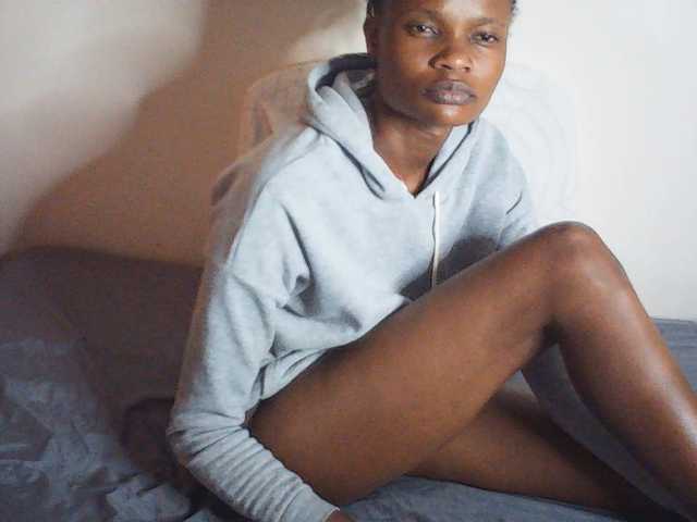 Suzyb live cam on BongaCams