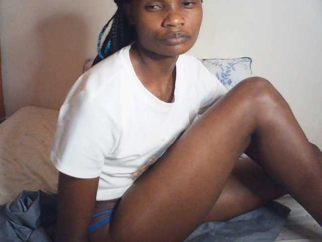 Suzyb live cam on BongaCams