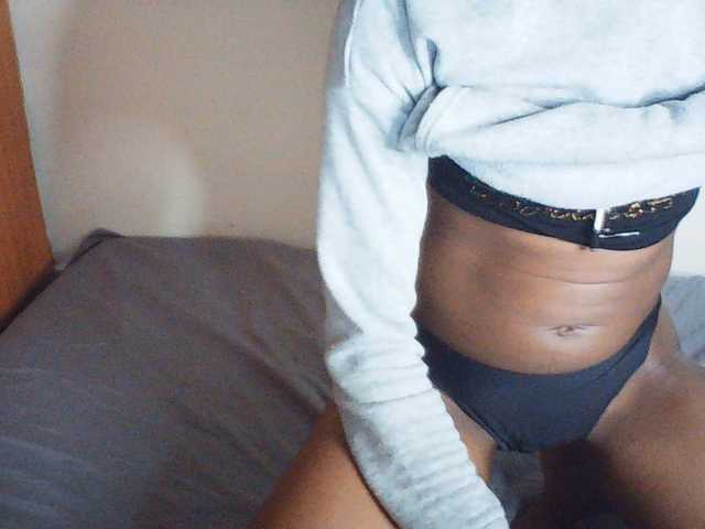 Suzyb live cam on BongaCams