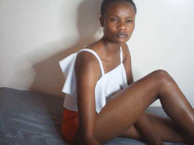 Suzyb live cam on BongaCams