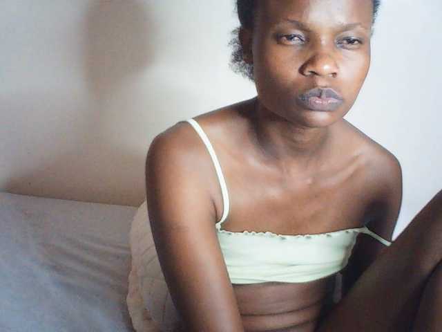 Suzyb live cam on BongaCams