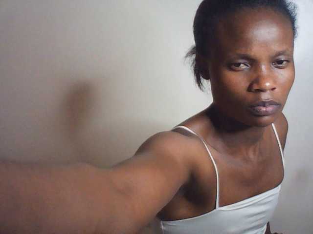 Suzyb live cam on BongaCams
