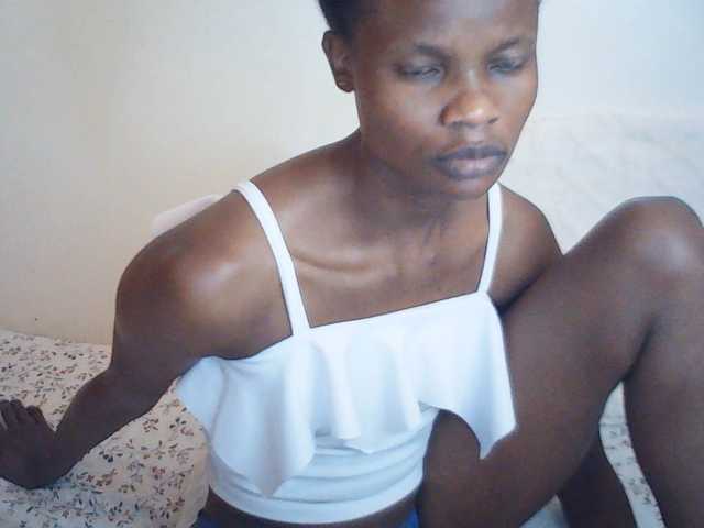 Suzyb live cam on BongaCams