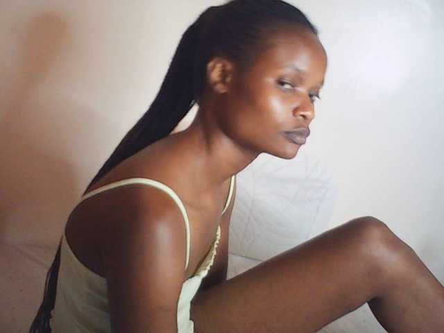 Suzyb live cam on BongaCams